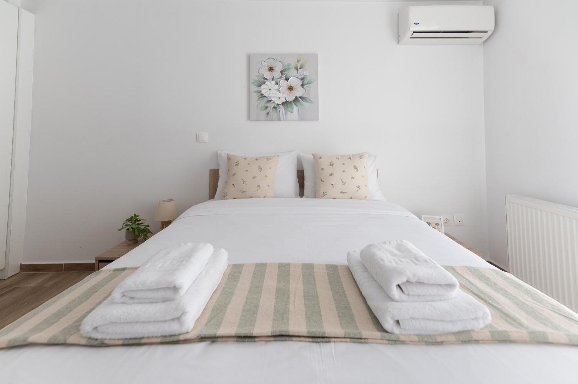 Stylish Spacious Apartment In Palaio Faliro Athens Luaran gambar